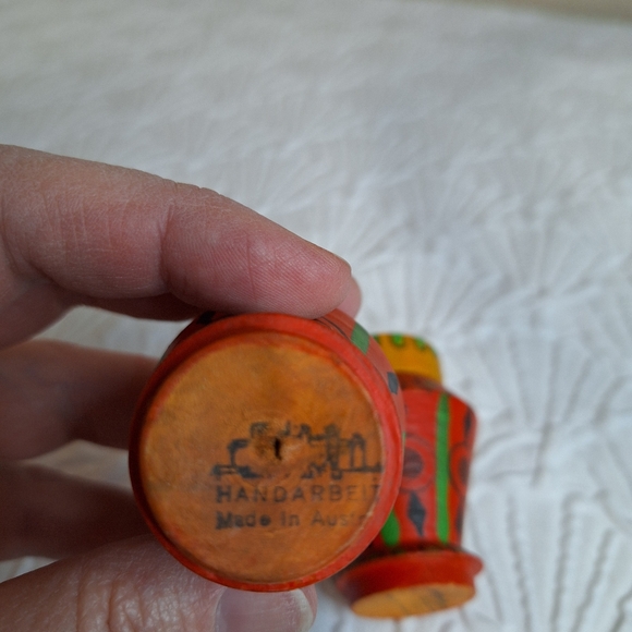 Set of VTG wooden salt & pepper Shakers - Picture 4 of 8